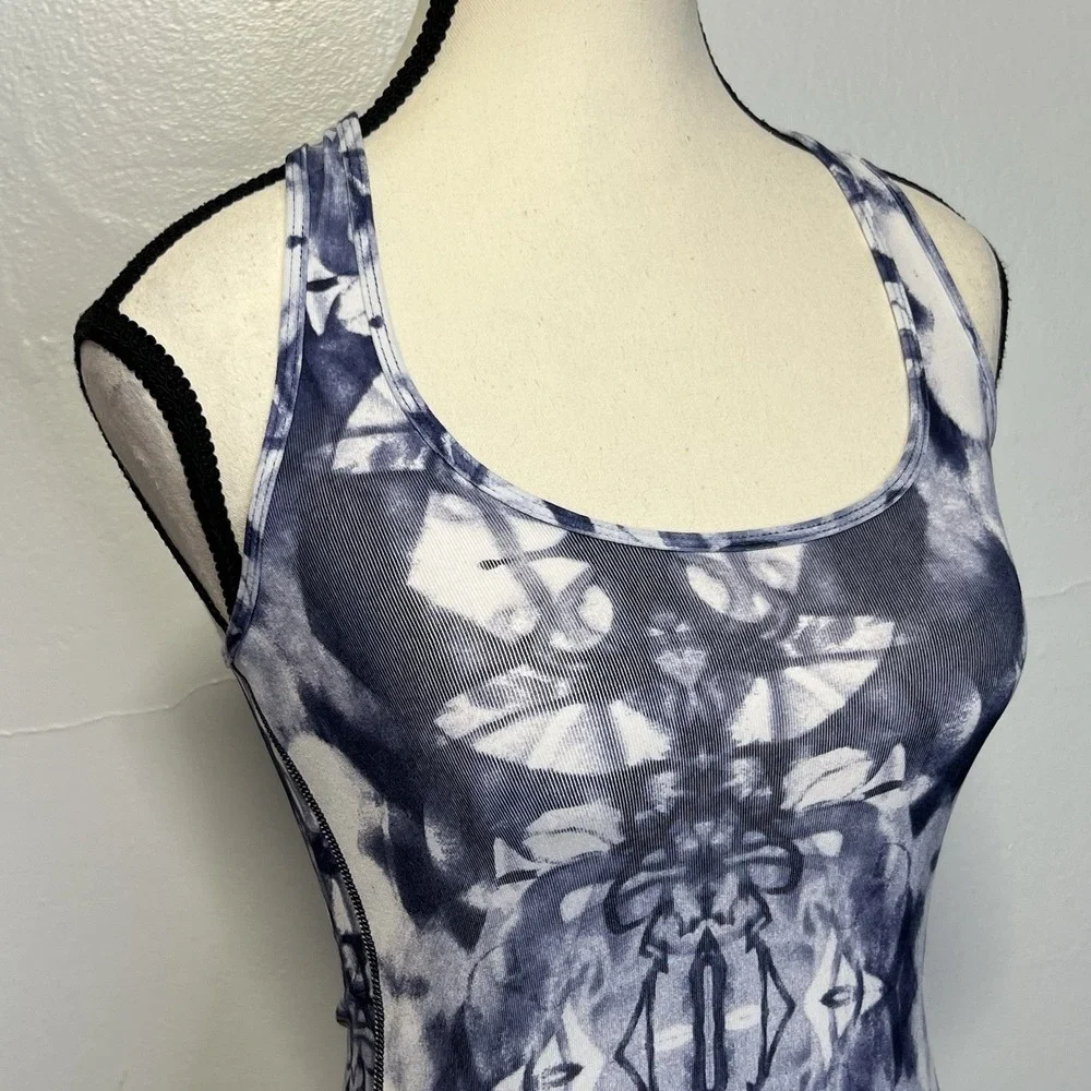 Lululemon Cool Racerback Tank Top Women's Sz 2‎ White Blue Tie Dye